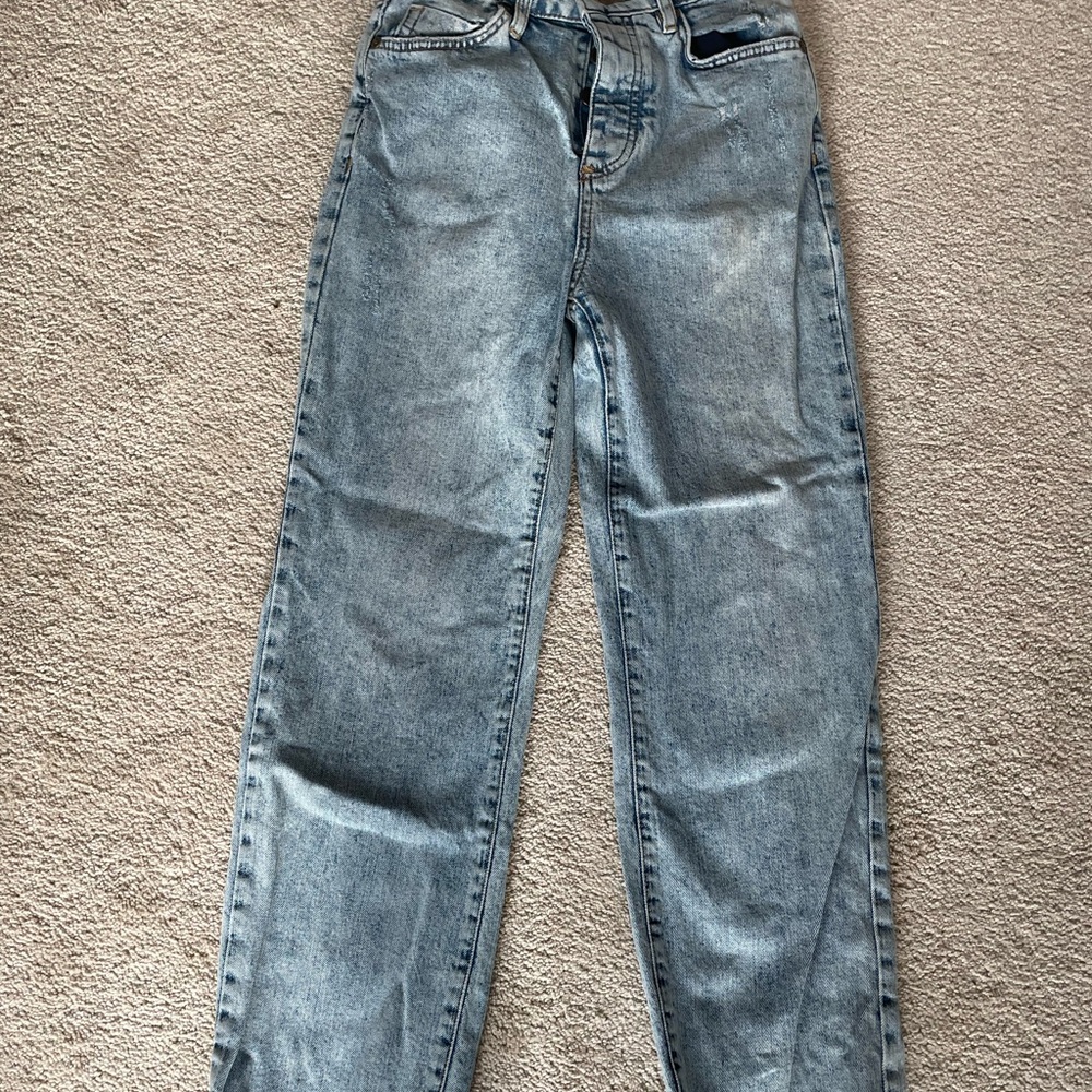 Women’s Straight Leg Jeans in Light Wash Blue